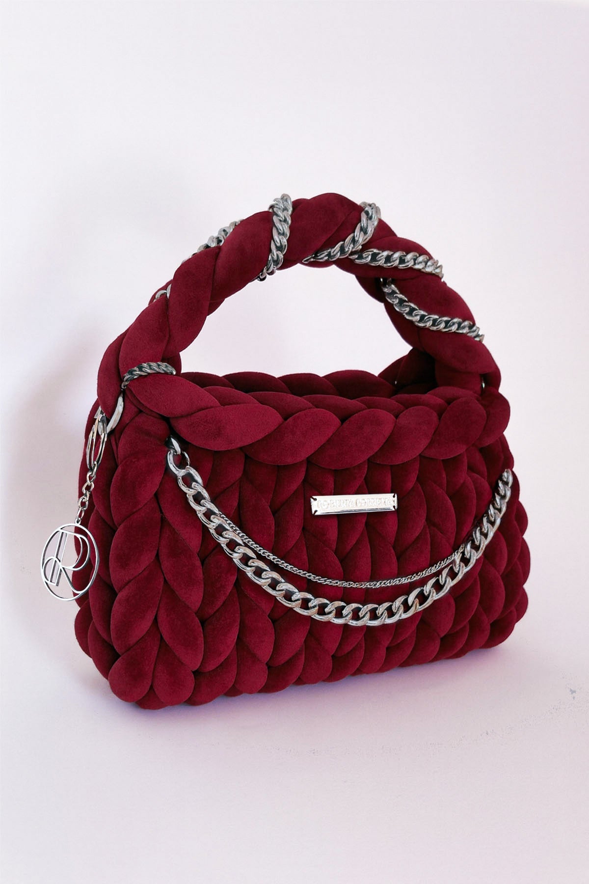 borsa a mano handmade velluto rosso borgogna filato marshmallow catene metalliche Roberta Porretta
