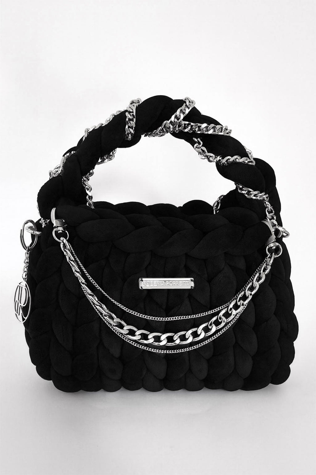 borsa a mano handmade velluto nero filato marshmallow catene metalliche Roberta Porretta
