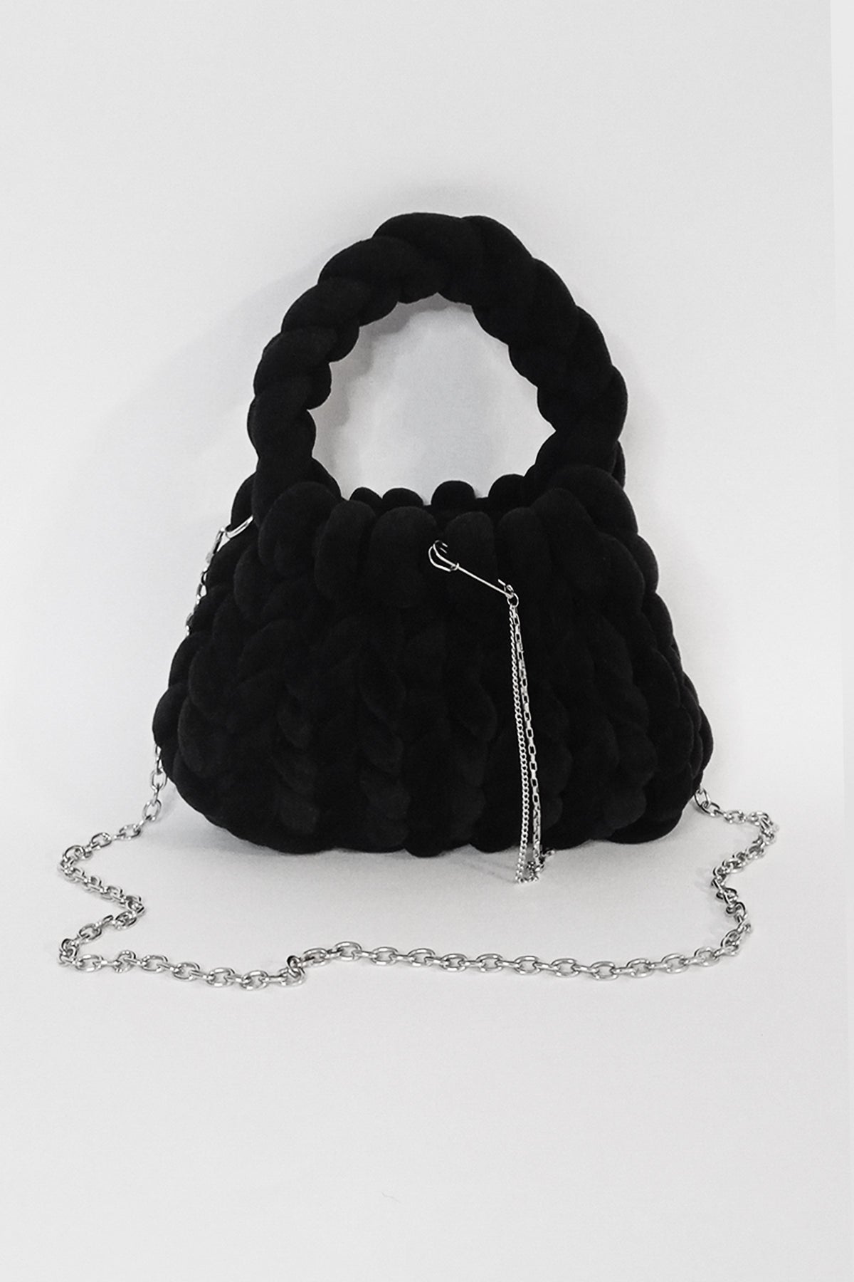 bucket bag handmade velluto nero filato marshmallow catene metalliche_ retro_ Roberta Porretta
