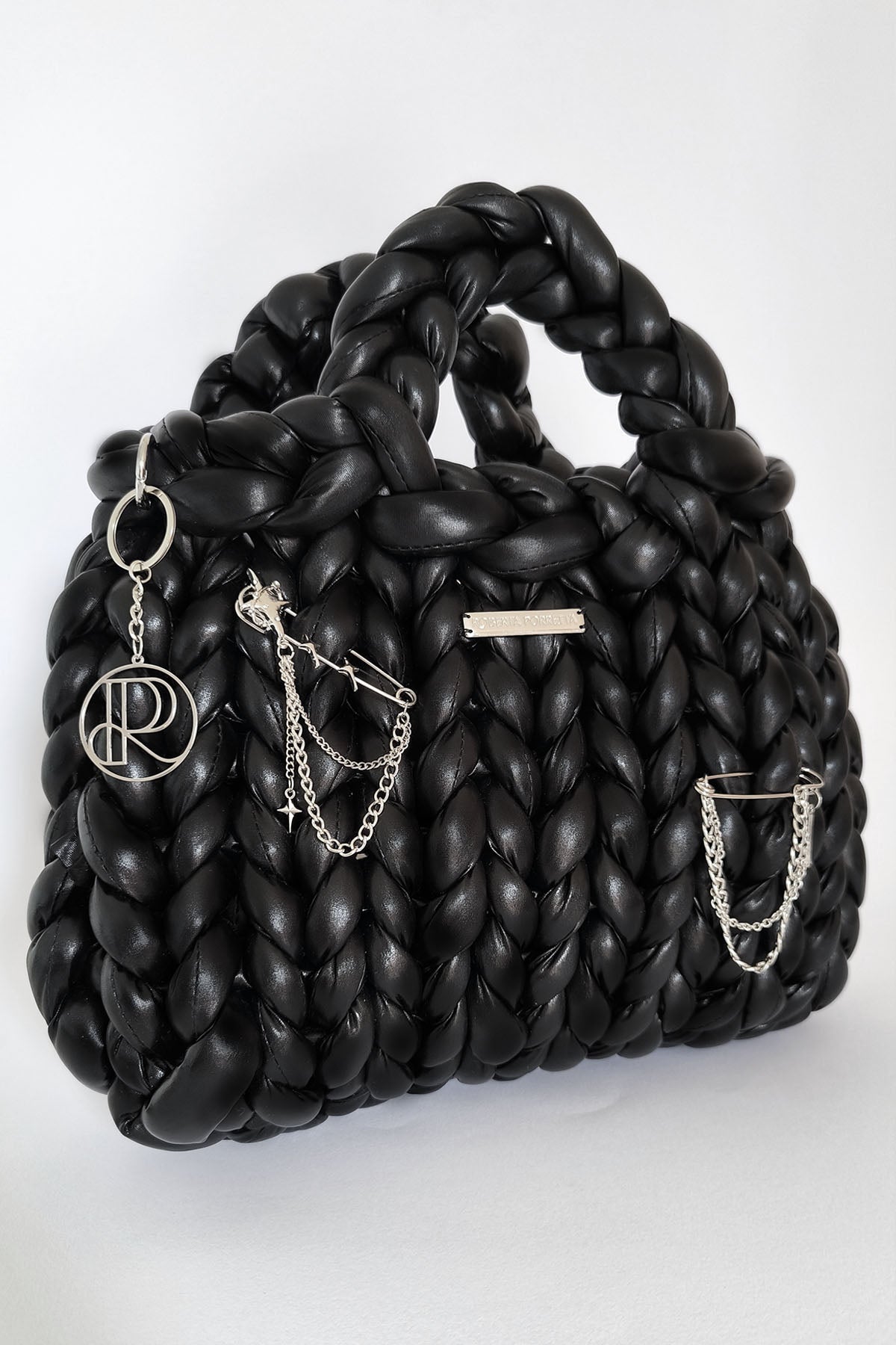 borsa a mano handmade nero filato marshmallow effetto pelle metallizzato Roberta Porretta
